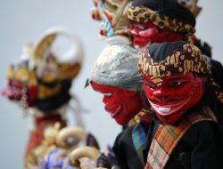 Telusuri Jejak Iket Sunda: Pengikat Kepala Tradisional yang Memikat