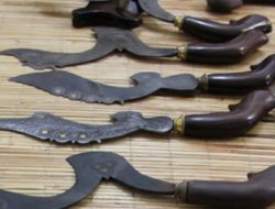 Mengkreasikan Simbol Kota Bogor Lewat Kerajinan Kujang