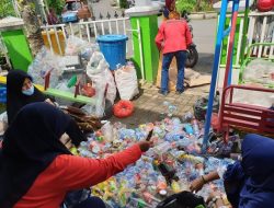 Volume Sampah Menggila, Ibu-ibu Terdepan Kelola Sampah