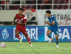 Persib Kalahkan Persis, Gusur Persebaya, Sukses ke Puncak Klasemen