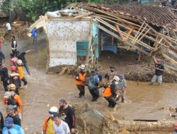 7 Korban Hilang, Tim Gabungan Banjir Sukabumi Terkendala Cuaca