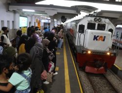 Libur Nataru, Satu Juta Penumpang Padati Commuter Line di Bandung Raya