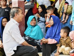 Pj Gubernur Tengok Warga Terisolasi,  Cek Pasokan Logistik