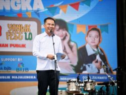Bey Machmudin Tanda Tangani  Kepgub 561.7 Tentang UMK 2025