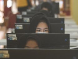 Sekolah Ikut SNPMB 2025 Wajib Gunakan Kurikulum K-13 dan Merdeka