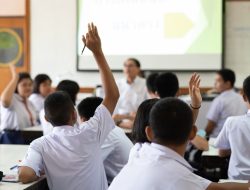 Guru Tak Perlu Ngajar 24 Jam Lagi, Aktif di Masyarakat Dihitung