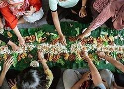 Mengenal Botram, Budaya Makan Bersama Khas Suku Sunda