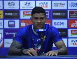 Alves Tetap Main Meski Tulang Kering Sempat Luka