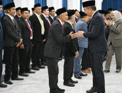 55 Anggota BPSK Jabar Dilantik, Bey Ingatkan Edukasi Hak Konsumen