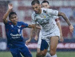 Liga 1: Hajar Arema FC 3-1, Persib Bandung Makin Jauh Tinggalkan Persebaya 