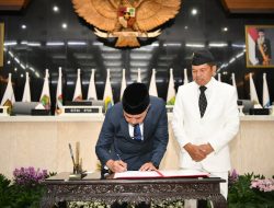 Dedi-Erwan Resmi Menjabat, Dedi Mulyadi Sebut Bey Machmudin Teladan Birokrat Sunda