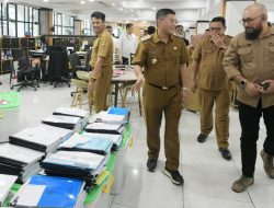 Hari Pertama Ngantor, Wagub Erwan Pilih Naik Motor ke Gedung Sate