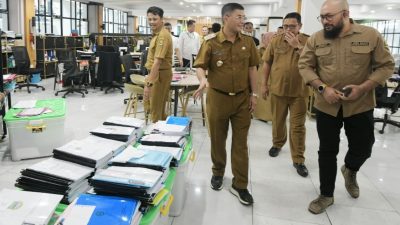 Hari Pertama Ngantor, Wagub Erwan Pilih Naik Motor ke Gedung Sate