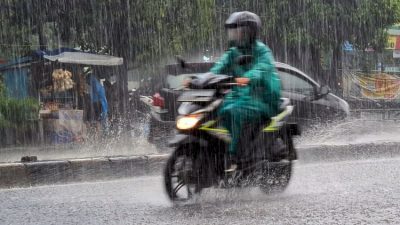 Waspadai Dampak Bibit Siklon 91S, Potensi Hujan Lebat dan Gelombang Tinggi di Jabar