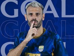 Persib Bandung Berbalik Unggul Atas Semen Padang, Tyronne dan Adam Pembeda