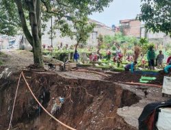 TPU Nagrog di Bandung Longsor akibat Hujan Deras, Delapan Makam Direlokasi