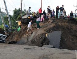 Banjir Sukabumi Sebabkan Ratusan Rumah dan 16 Jembatan Penghubung Desa Rusak