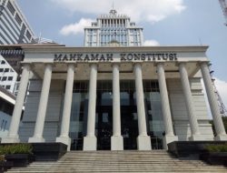 MK Perintahkan Pemerintah Gratiskan SD-SMP Negeri dan Swasta