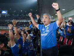 Nepungan Muhammad Farhan Walikota Bandung Anu Siap Meuli Saham Persib Ngagunakeun Duit Sorangan