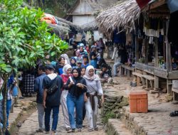 Permukiman Badui Dipadati Wisatawan di Libur Panjang