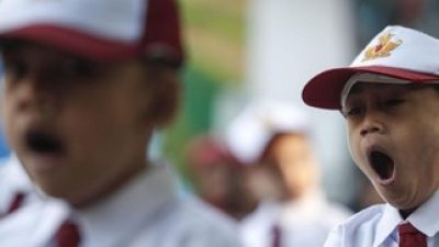 Masuk Sekolah Jam 6 Pagi di Jabar, Ini Dampak Buruknya pada Siswa