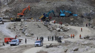 Keluarga Korban Longsor Gunung Kuda Cirebon Dapat Santunan Rp 300 Juta dari Baznas Jabar