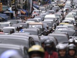 Macet Bandung Gara-gara Jam Sekolah, Begini Solusi dari Wali Kota Bandung Farhan