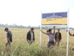 Cegah Penyerobotan Aset, Pemkot Bandung Tertibkan Plang Liar di Sekitar Stadion GBLA