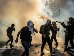 Di hadapan Kapolda Jabar, Mahasiswa Unisba Kritik Tindakan Polisi Tembak Gas Air Mata ke Kampus