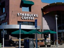 CEO Starbucks Dikabarkan Bakal PHK 900 Karyawan, dan Tutup Sejumlah Gerai