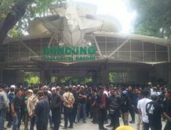 Ratusan Pegawai Tuntut Bandung Zoo Dibuka Kembali