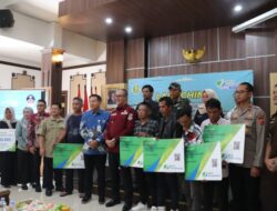 Manfaatkan DBHCHT, Pemkot Sukabumi Memberikan Jaminan Sosial Ketenagakerjaan