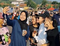 Rossa Borong Dagangan PKL di Geulis Sumedang