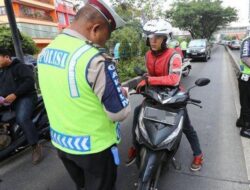 Benarkah Polisi Berhak Menilang Bila Pajak Motor Mati? Ini Aturannya