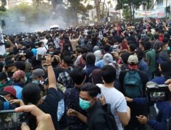 Polda Jabar Sita Puluhan Buku Paham Anarkistis dari Tangan Para Perusuh