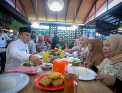 Bandung Nyaah Ka Indung, Wakil Wali Kota Ajak Ibu Asuh Makan Karedok Leunca