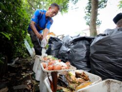 Wali Kota Bandung Meninjau Penumpukan Sampah di Area Pasar Cihapit