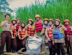 Aksi Bersih di Sungai Ciliwung, 1,8 Ton Sampah Berhasil Diangkut