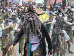 Ribuan Warga Tumpah Ruah Mengikuti Karnaval Budaya Hari Jadi ke 527 Kuningan