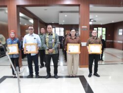 Kemenkum Jabar Serahkan Penghargaan Prestisius untuk Tim Fungsional Atas Capaian Luar Biasa