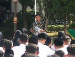 Wali Kota Cirebon Serahkan Petikan SK PPPK Paruh Waktu 2025