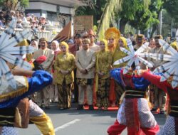 Warga Tumpah Ruah, Karnaval Budaya Kuningan Penuh Warna dan Atraksi