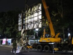 Satpol PP Bandung Gencarkan Penertiban Reklame Ilegal