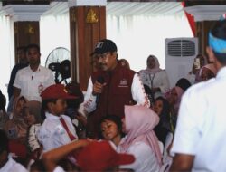 Mensos Gus Sapa Siswa Sekolah Rakyat di Sumedang