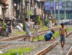 Dedi Mulyadi Soroti Kampung Kumuh di Bantaran Rel, Siap Benahi Mulai Purwakarta–Gambir