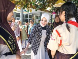 Peringati Hari Guru, Yantie Rachim Perkuat Edukasi Seribu Kata Positif di SMPN 15