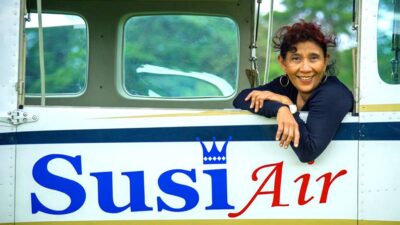 Ti Ngajual Lauk nepi ka Ngapung di Langit: Susi Pudjiastuti, Ratu Laut Anu Janten Panguasa Udara