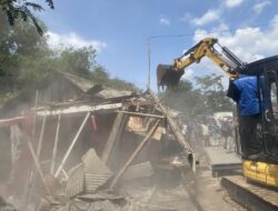 Dedi Mulyadi Tak Gentar, Pembongkaran Bangunan Liar Jalan Terus