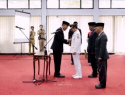 Pelantikan Eselon III, Bupati Herdiat Peringatkan: Jangan Sampai Ada Warga Sakit yang Tidak Tertangani