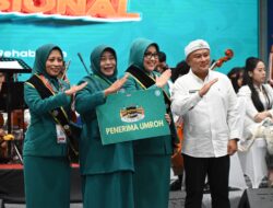 Khodijah Kader TP PKK Kuningan Raih “Adhi Bhakti Utama” di HKG Jabar